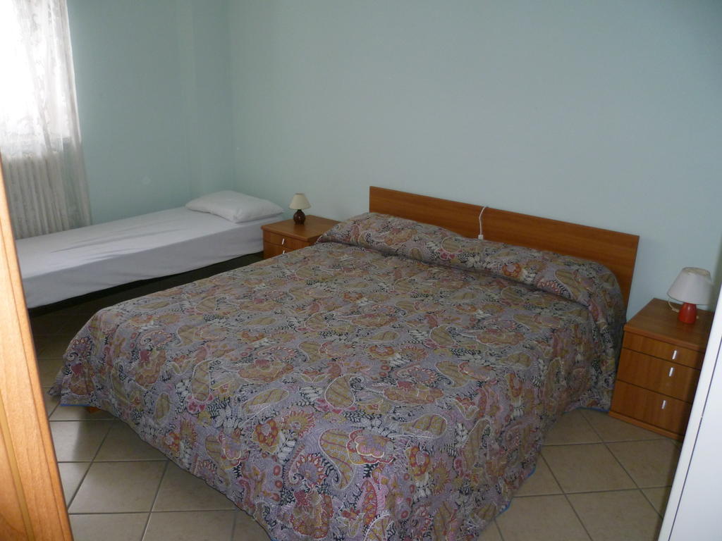 Casa Vacanza Ca Dei Logi ليفيكو ترمي الغرفة الصورة